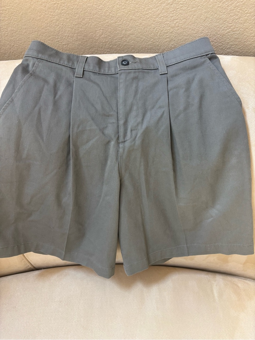 Lee Women's Olive Green Pleated Bermuda Shorts